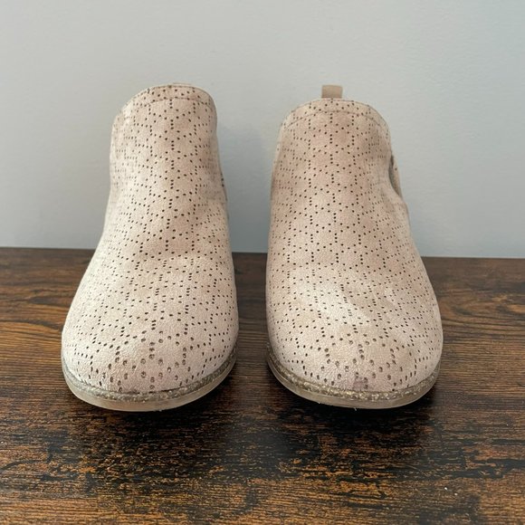 Dr. Scholl's Rate Wide Comfort Ankle Booties Putty Perforated Microfiber Wns 6 W - Picture 2 of 11